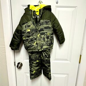 Carters boys 2T snow 2 piece